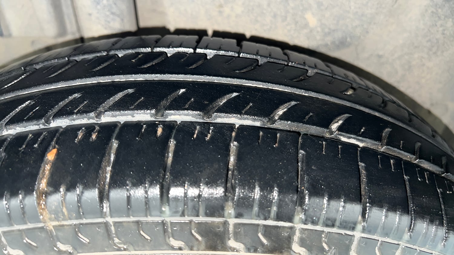 Used 2014 Maruti Suzuki Swift Dzire VDI Diesel Manual tyres RIGHT REAR TYRE TREAD VIEW