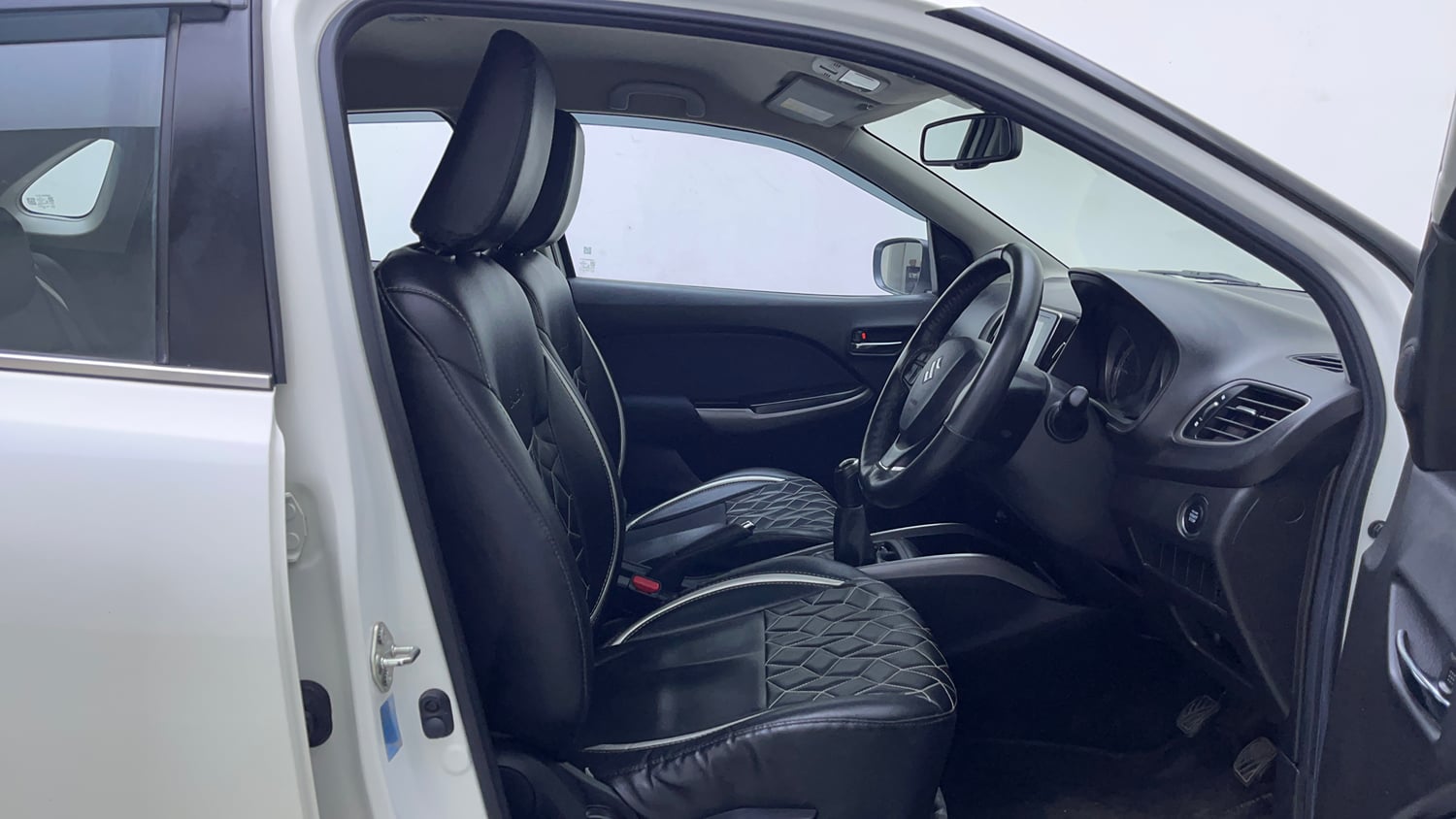 Used 2022 Maruti Suzuki Baleno Zeta Petrol Manual interior RIGHT SIDE FRONT DOOR CABIN VIEW