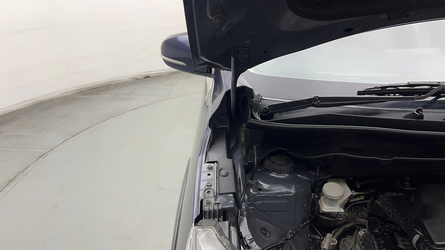 Used 2022 Maruti Suzuki XL6 Zeta MT Petrol Petrol Manual engine ENGINE RIGHT SIDE HINGE & APRON VIEW