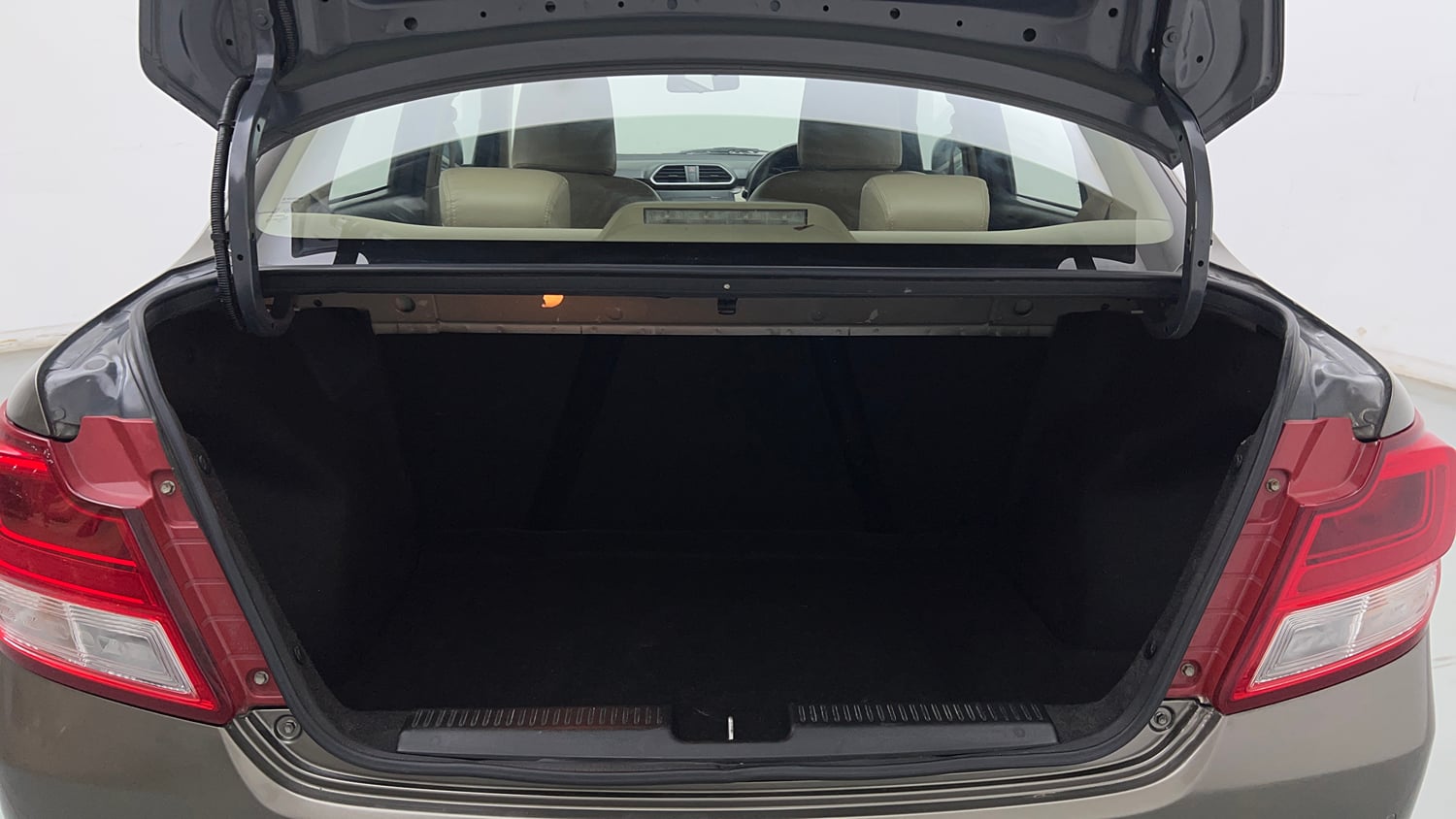Used 2020 Maruti Suzuki Dzire VXi Petrol Manual interior DICKY INSIDE VIEW
