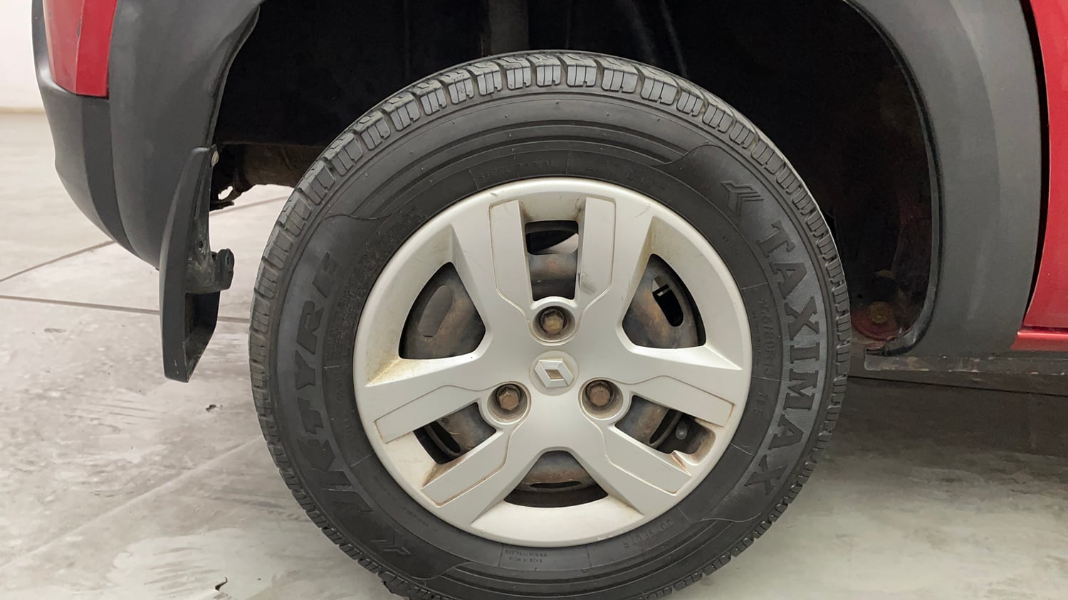 Used 2016 Renault Kwid RXT Petrol Manual tyres RIGHT REAR TYRE RIM VIEW