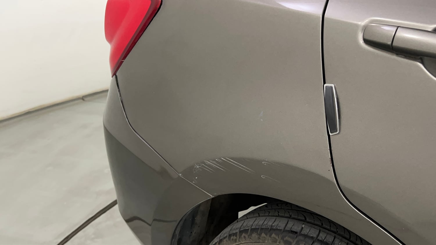 Used 2017 Maruti Suzuki Dzire ZXi AMT Petrol Automatic dents MINOR SCRATCH