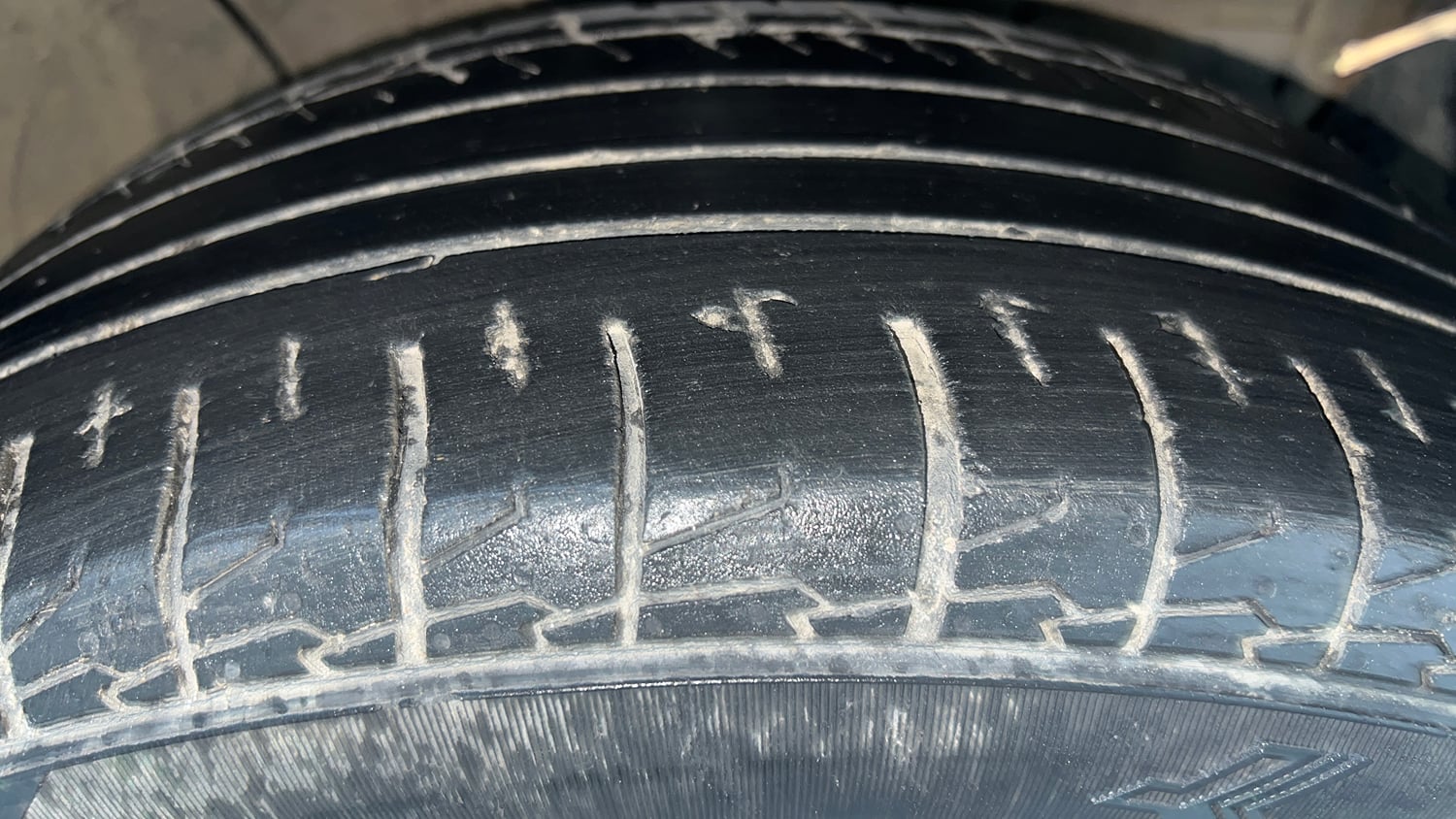 Used 2023 Hyundai Creta SX 1.5 Petrol Petrol Manual tyres RIGHT FRONT TYRE TREAD VIEW