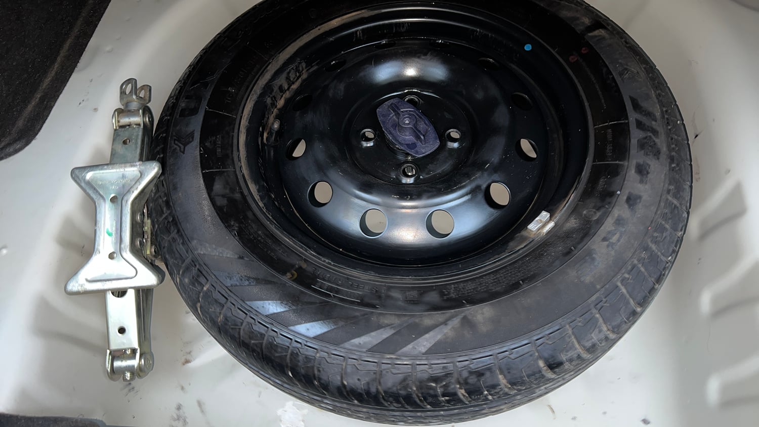 Used 2021 Maruti Suzuki Dzire VXi Petrol Manual tyres SPARE TYRE VIEW