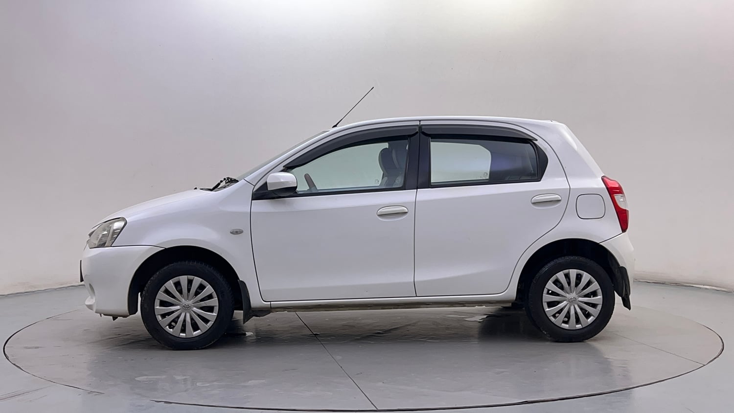 Used 2013 Toyota Etios Liva G Petrol Manual exterior LEFT SIDE VIEW