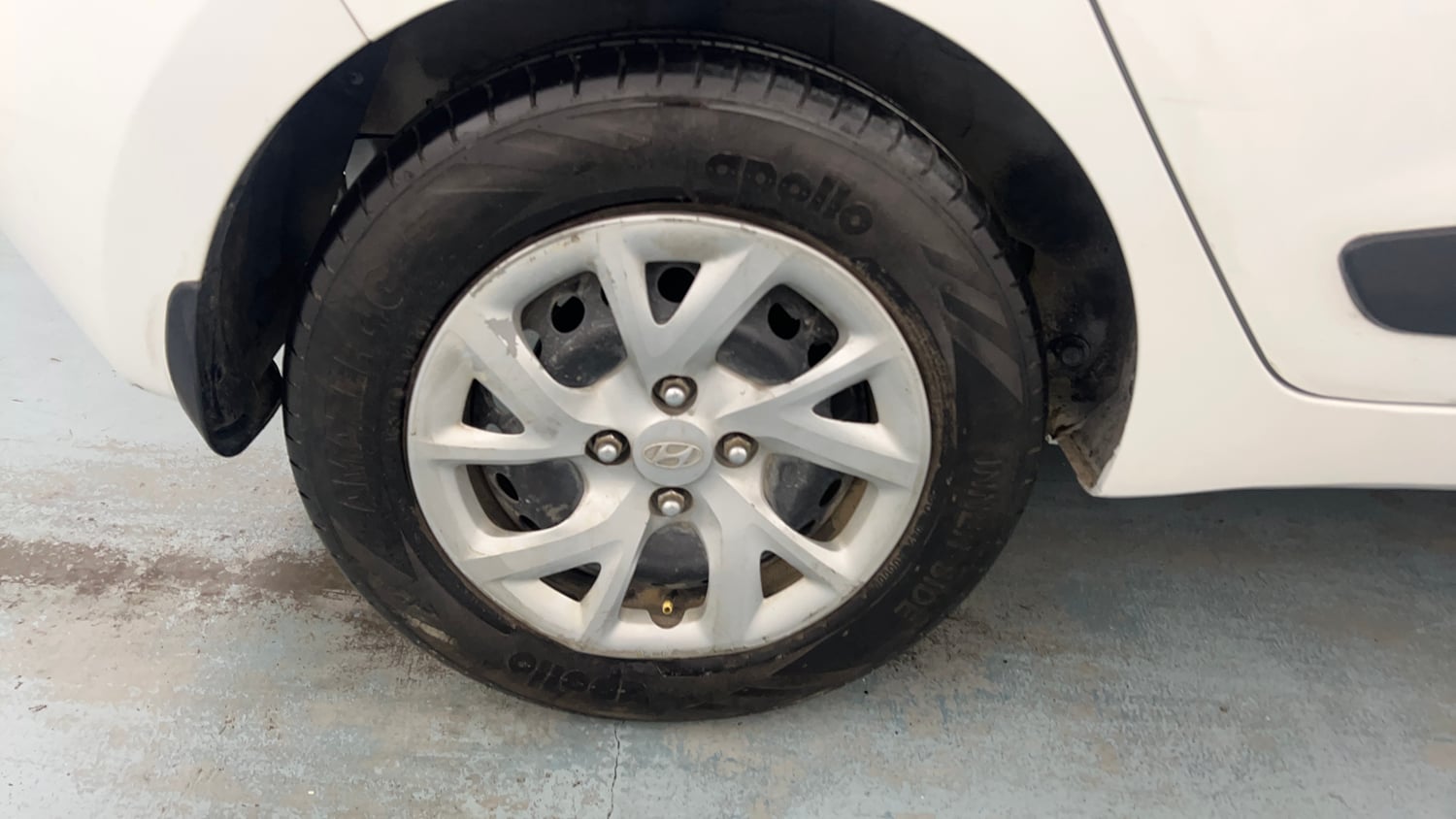 Used 2019 Hyundai Grand i10 Sportz 1.2 Kappa VTVT Petrol Manual tyres RIGHT REAR TYRE RIM VIEW