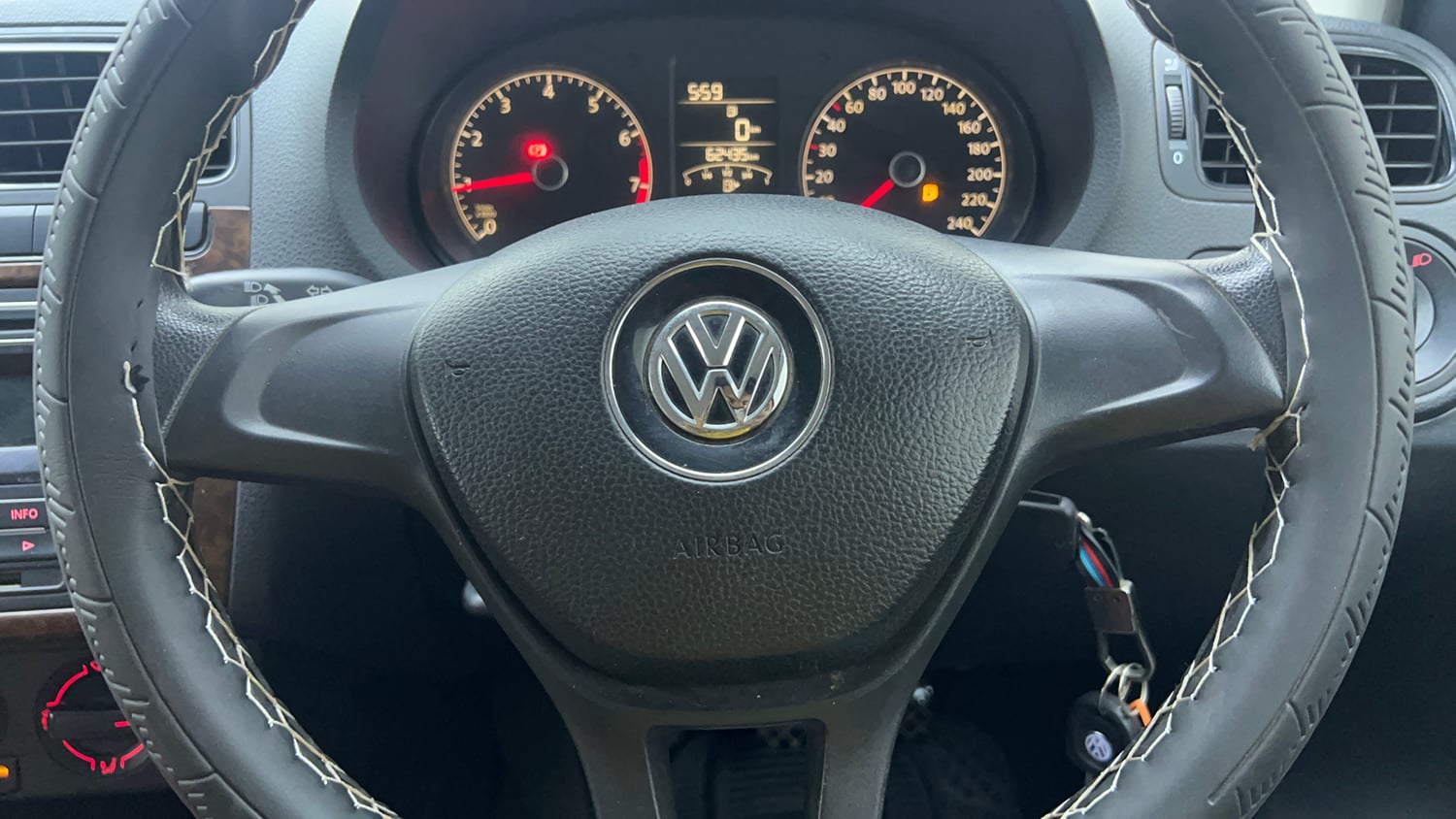 Used 2014 Volkswagen Polo Comfortline 1.2L (P) Petrol Manual top_features Airbags
