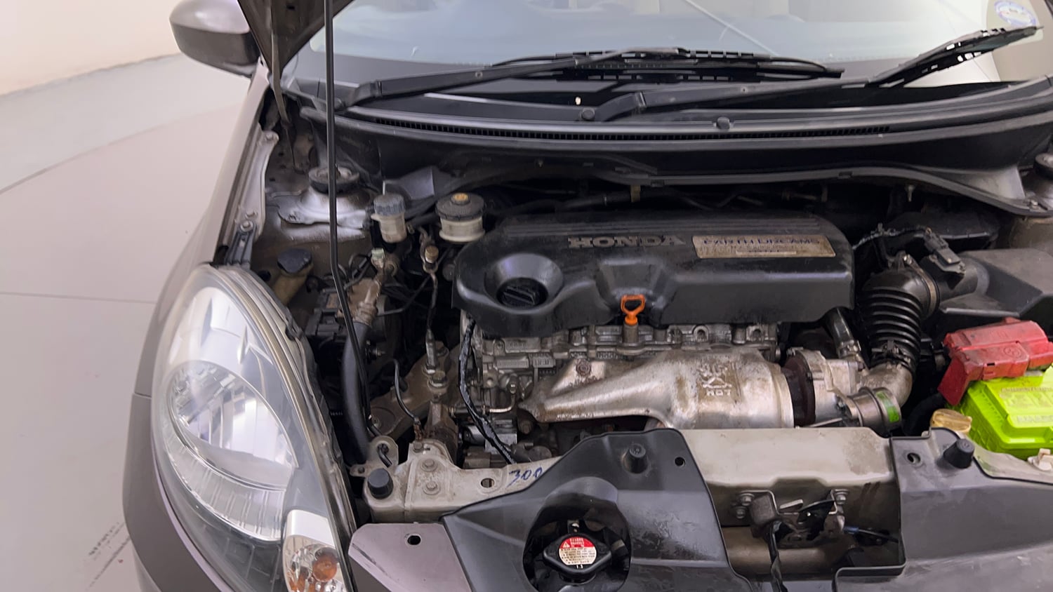 Used 2013 Honda Amaze 1.5 S i-DTEC Diesel Manual engine ENGINE RIGHT SIDE HINGE & APRON VIEW