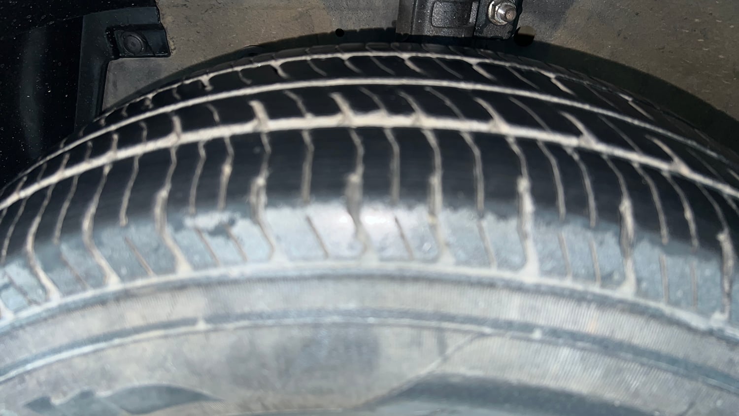 Used 2015 Maruti Suzuki Swift Dzire LXI (O) Petrol Manual tyres LEFT FRONT TYRE TREAD VIEW