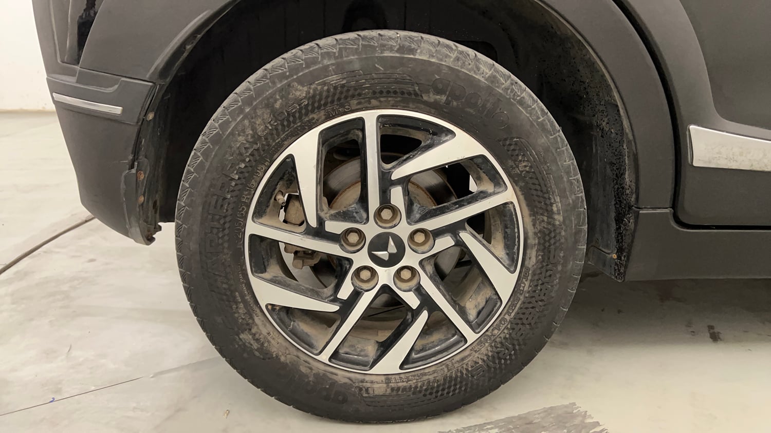 Used 2024 Mahindra XUV 3XO AX5 1.5 Diesel Diesel Manual tyres RIGHT REAR TYRE RIM VIEW