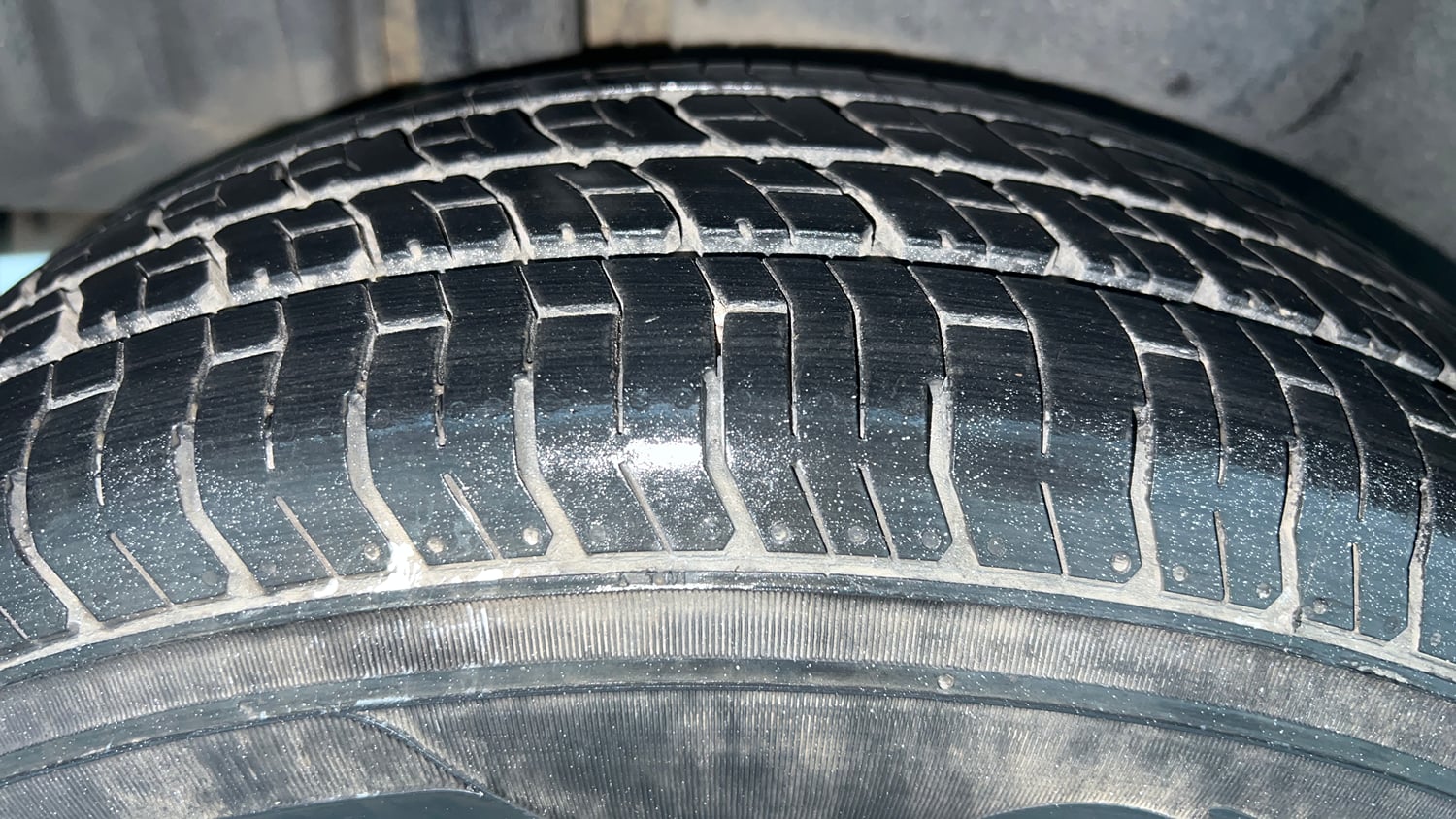 Used 2015 Maruti Suzuki Swift Dzire LXI (O) Petrol Manual tyres RIGHT REAR TYRE TREAD VIEW