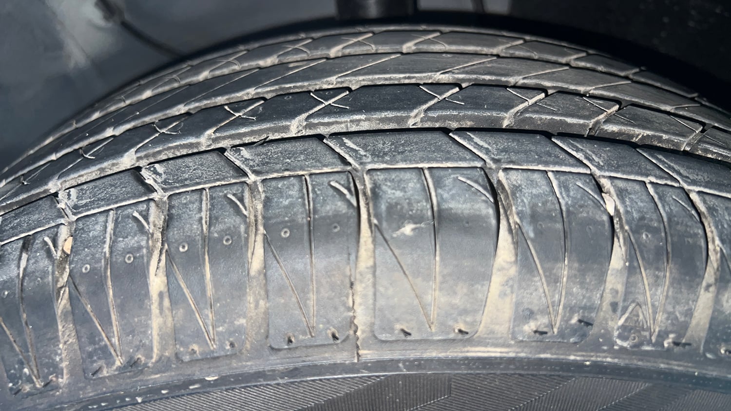 Used 2022 Kia Sonet GTX Plus 1.0 iMT Petrol Manual tyres RIGHT FRONT TYRE TREAD VIEW