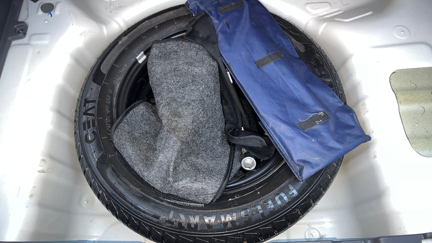 Used 2022 Hyundai Grand i10 Nios Magna AMT 1.2 Kappa VTVT Petrol Automatic tyres SPARE TYRE VIEW