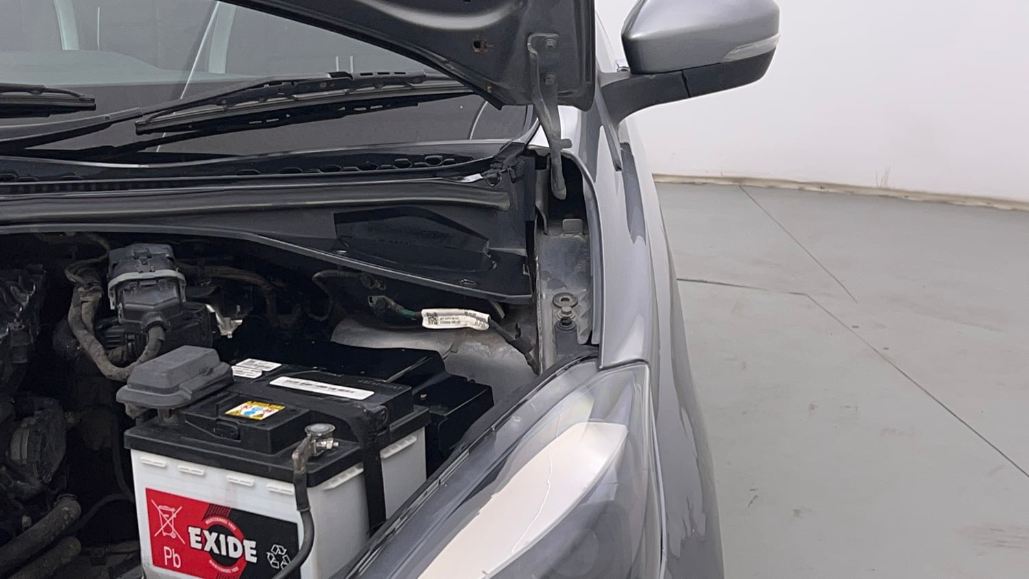 Used 2020 Tata Tiago Revotron XZ Plus Petrol Manual engine ENGINE LEFT SIDE HINGE & APRON VIEW