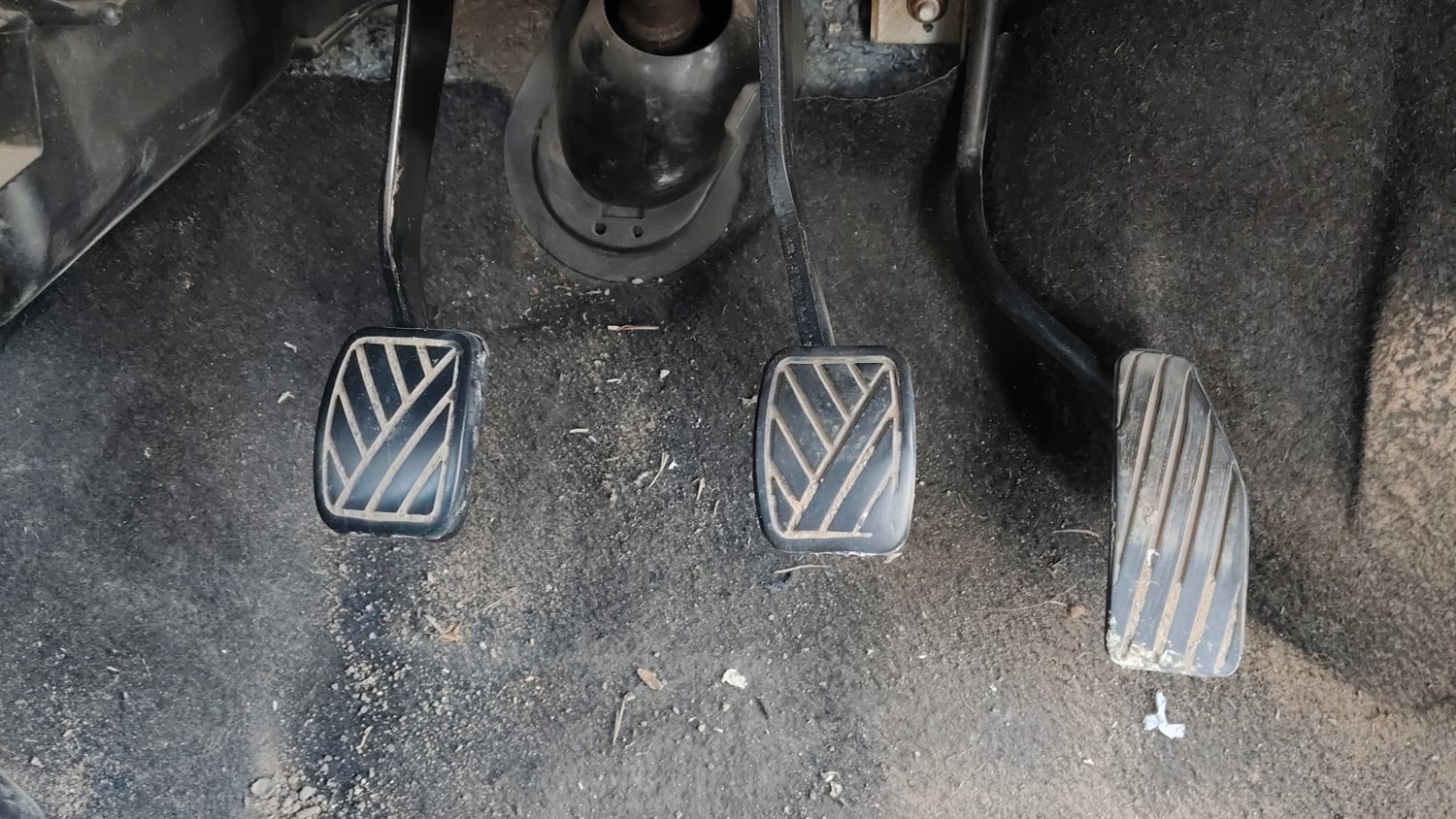Used 2015 Maruti Suzuki Wagon R VXI Petrol Manual interior PEDALS VIEW