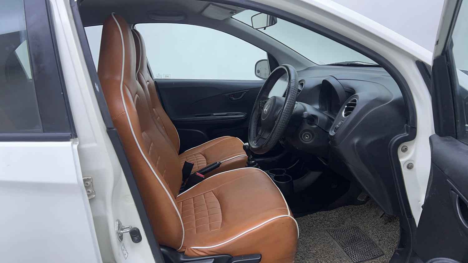 Used 2014 Honda Brio S MT Petrol Manual interior RIGHT SIDE FRONT DOOR CABIN VIEW