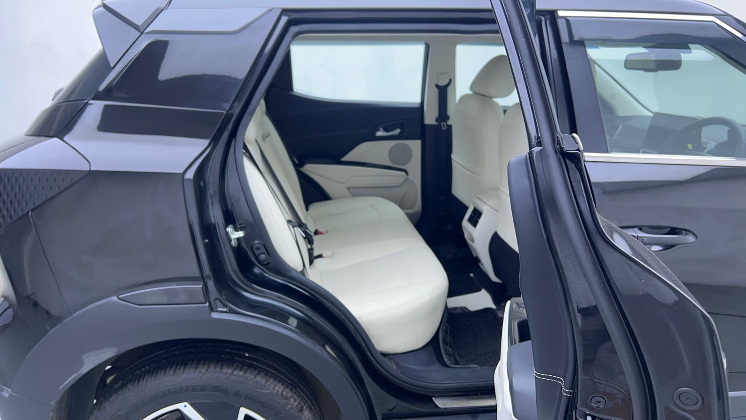 Used 2025 Mahindra XUV 3XO AX7 1.2 Petrol AT Petrol Automatic interior RIGHT SIDE REAR DOOR CABIN VIEW