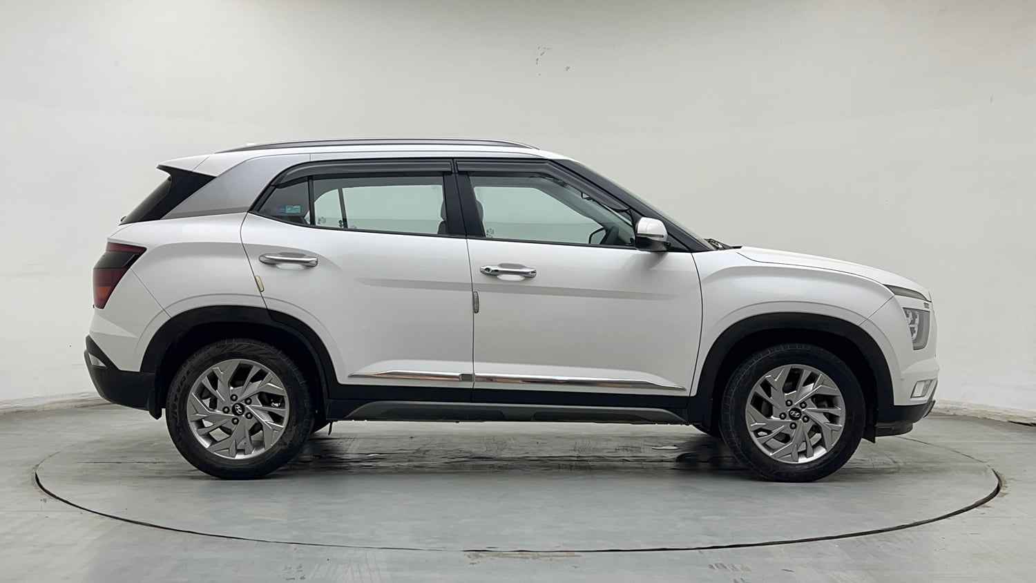 Used 2023 Hyundai Creta SX 1.5 Petrol Petrol Manual exterior RIGHT SIDE VIEW