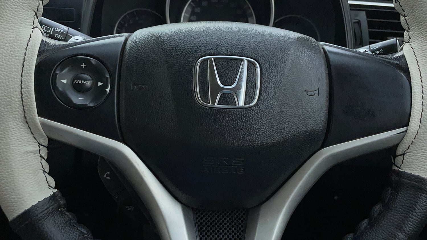 Used 2015 Honda Jazz V AT Petrol Petrol Automatic top_features Airbags