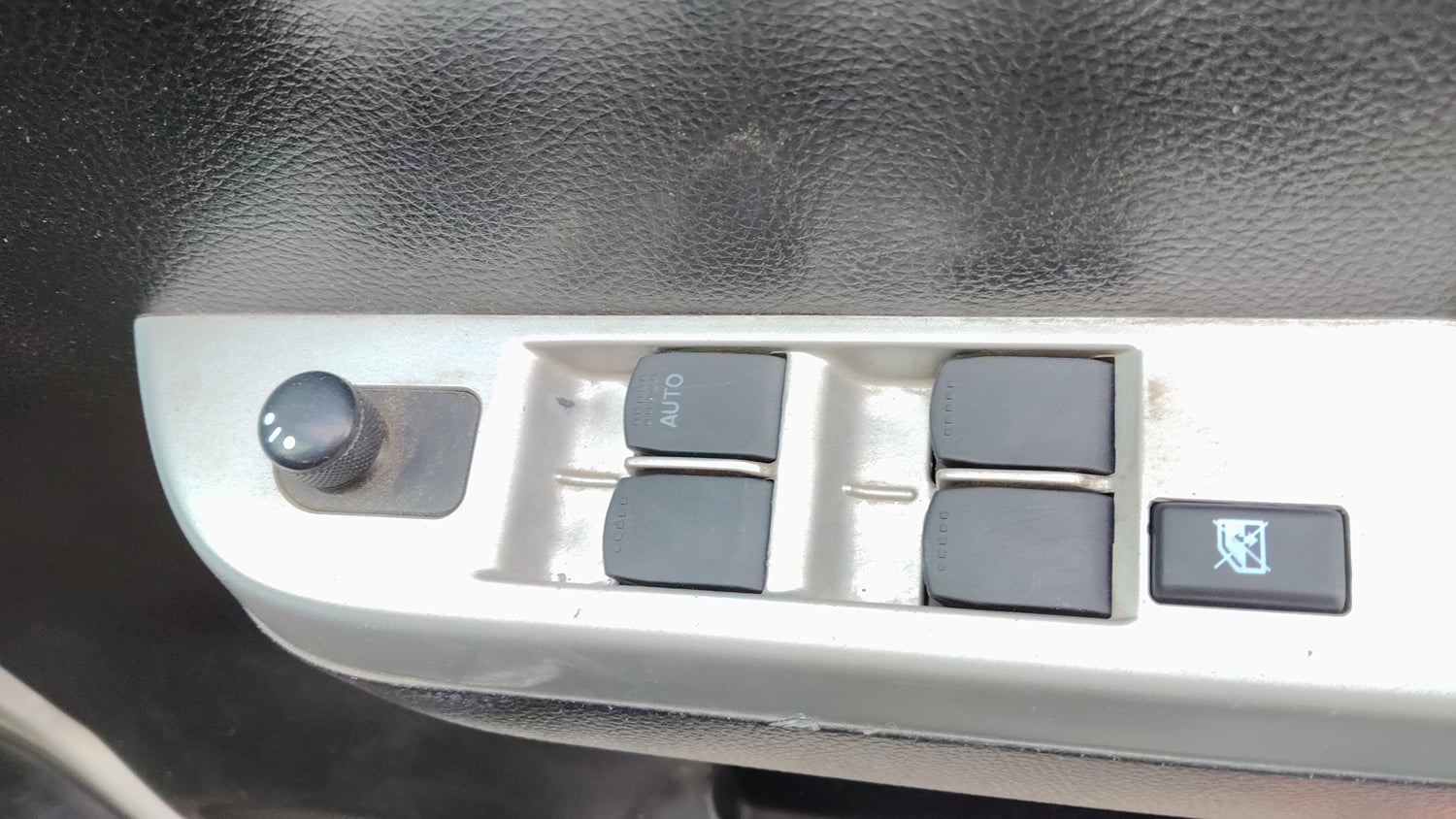 Used 2015 Maruti Suzuki Wagon R VXI Petrol Manual top_features Adjustable ORVM