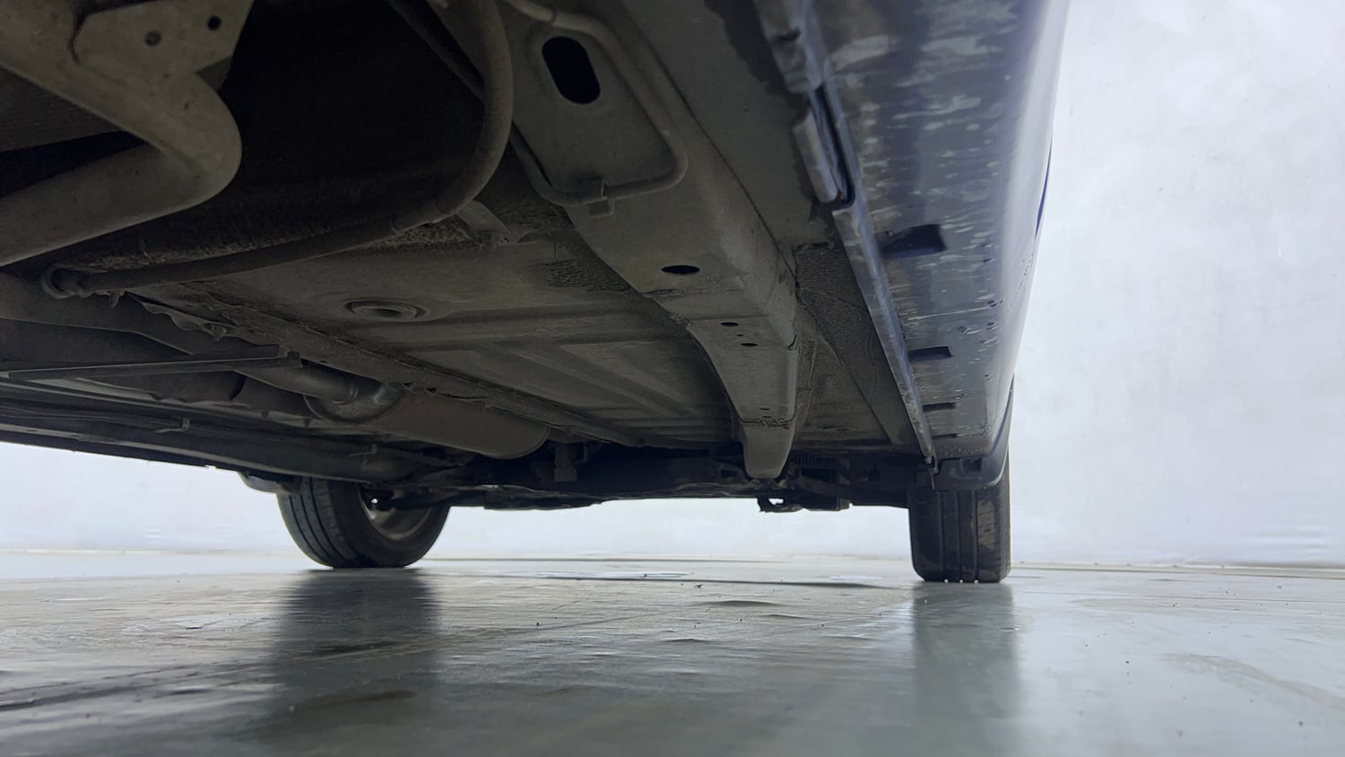 Used 2017 Maruti Suzuki Baleno Alpha 1.2 Petrol Manual extra REAR RIGHT UNDERBODY VIEW