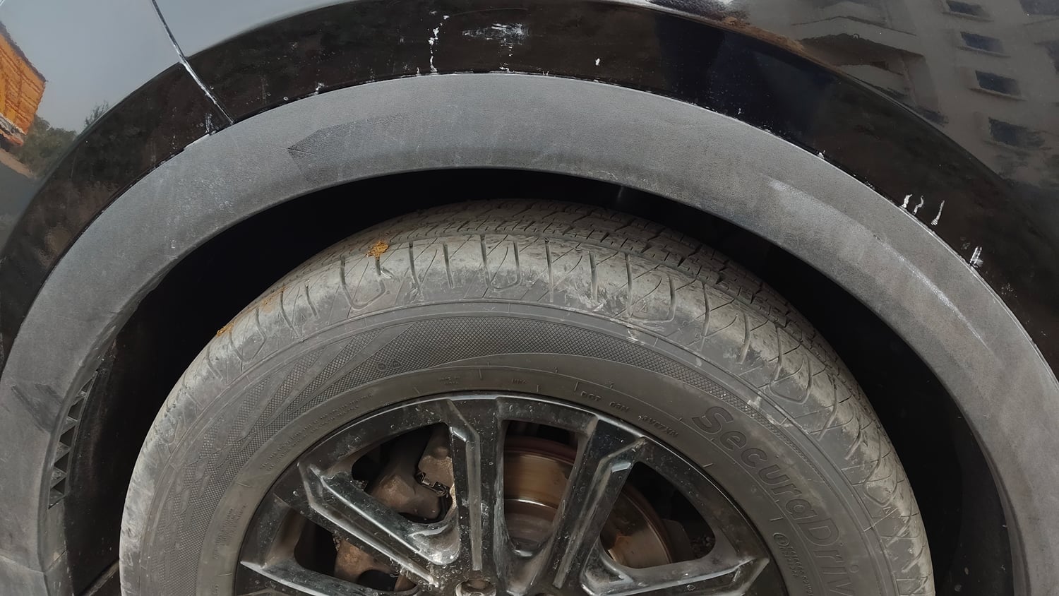 Used 2024 Mahindra XUV700 AX7 Luxury Pack Petrol AT 7 STR Petrol Automatic tyres LEFT FRONT TYRE TREAD VIEW