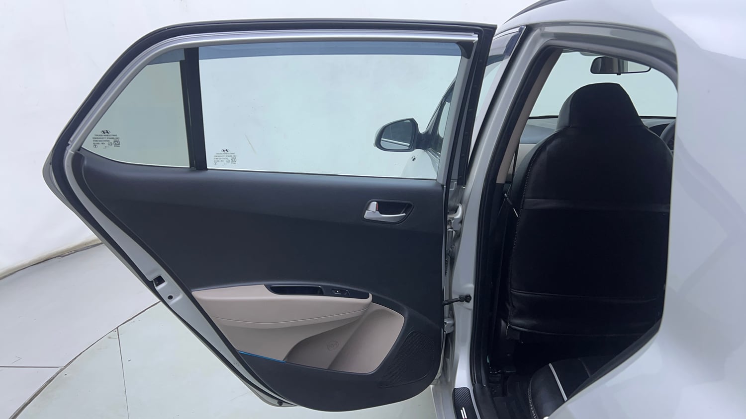 Used 2018 Hyundai Grand i10 Asta 1.2 Kappa VTVT Petrol Manual interior LEFT REAR DOOR OPEN VIEW