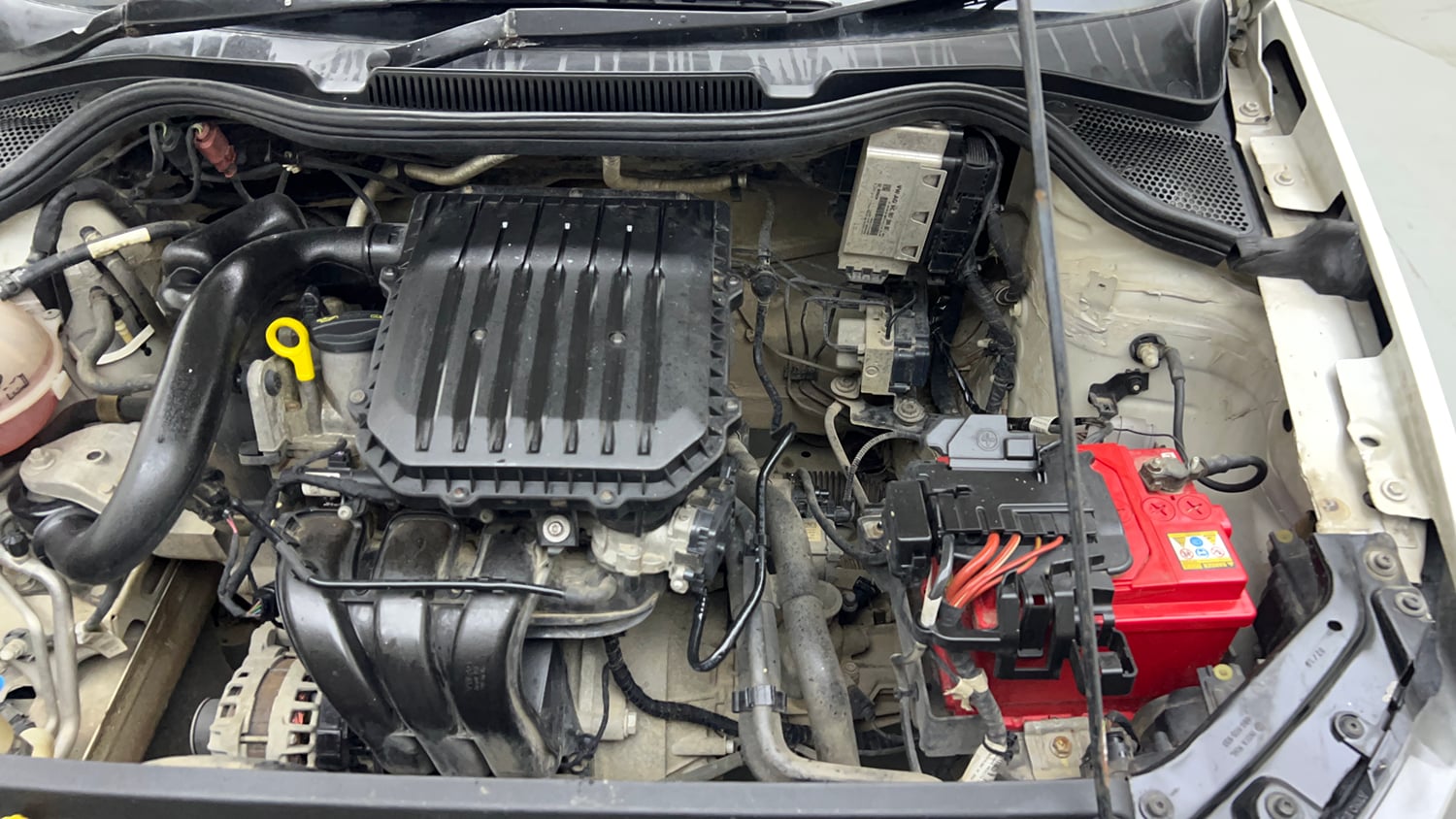 Used 2020 Volkswagen Ameo Trendline 1.0L (P) Petrol Manual engine ENGINE LEFT SIDE VIEW