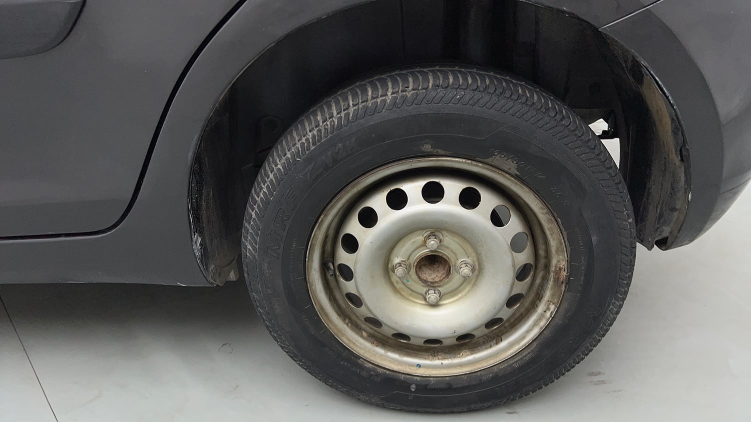 Used 2017 Maruti Suzuki Swift Lxi (O) Petrol Manual tyres LEFT REAR TYRE RIM VIEW