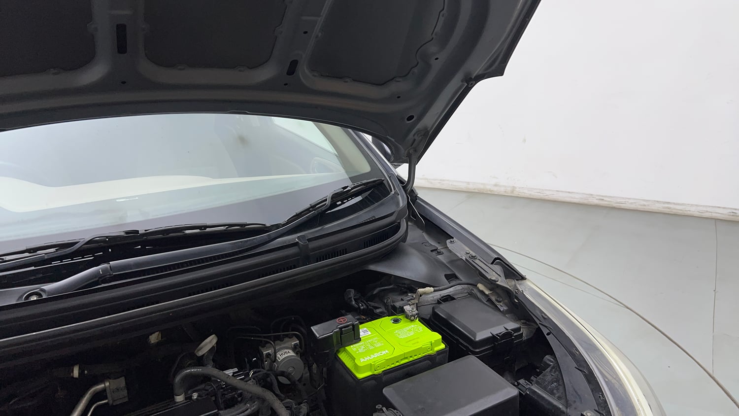 Used 2017 Hyundai Elite i20 Asta 1.2 (O) Petrol Manual engine ENGINE LEFT SIDE HINGE & APRON VIEW