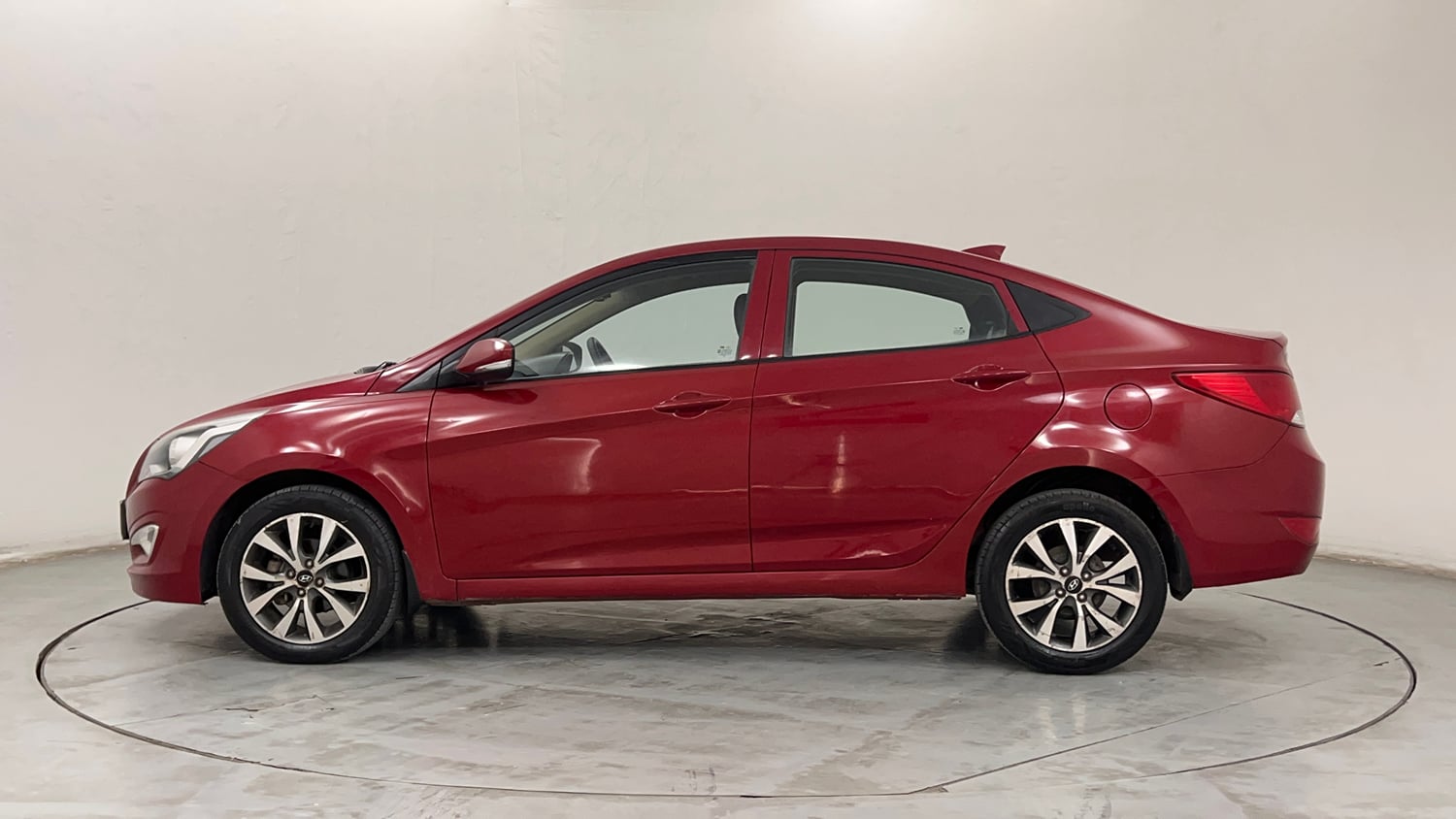 Used 2016 Hyundai Verna 1.6 CRDI SX Diesel Manual exterior LEFT SIDE VIEW