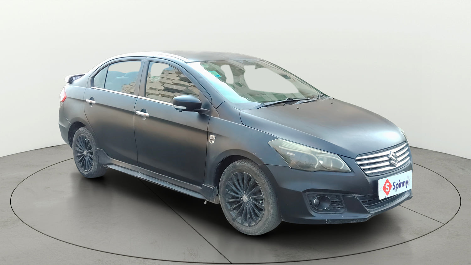 Used 2017 Maruti Suzuki Ciaz Alpha 1.3 Hybrid Diesel Manual exterior RIGHT FRONT CORNER VIEW