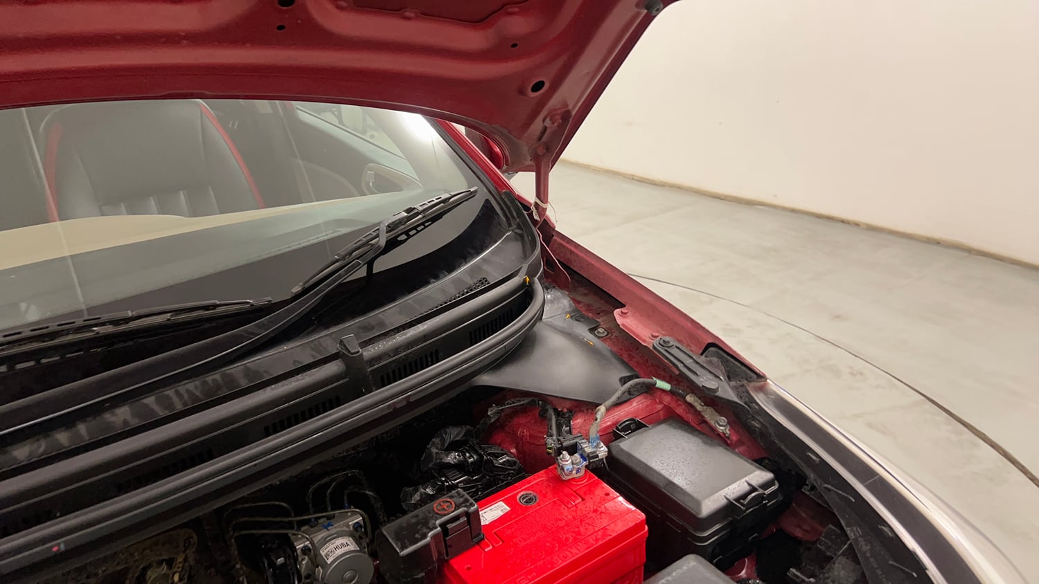Used 2019 Hyundai Elite i20 Sportz Plus 1.2 Petrol Manual engine ENGINE LEFT SIDE HINGE & APRON VIEW