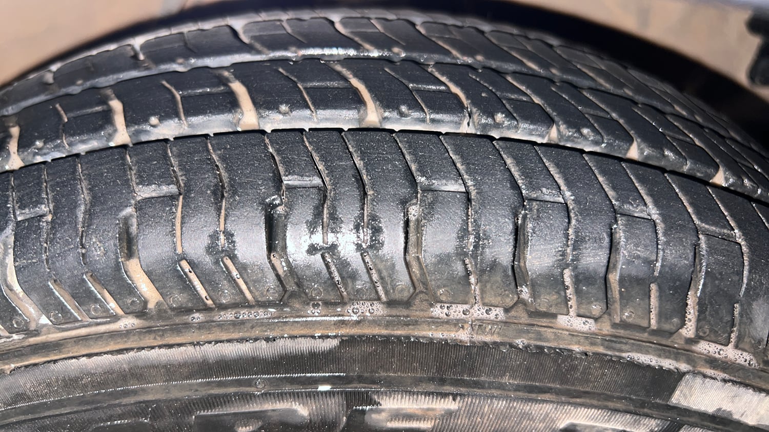 Used 2015 Hyundai i10 Sportz 1.1 iRDE2 Petrol Manual tyres RIGHT FRONT TYRE TREAD VIEW
