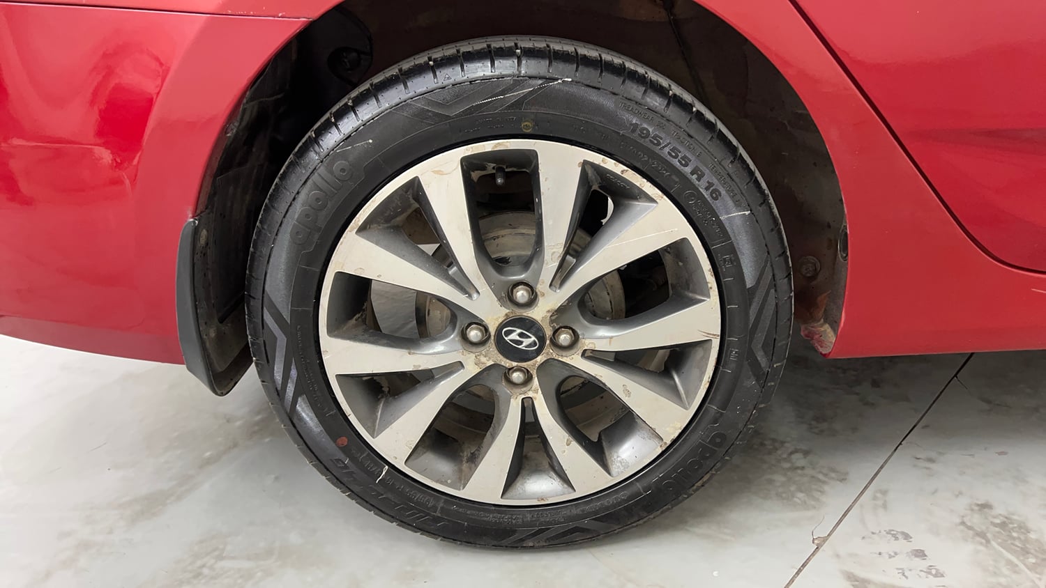 Used 2016 Hyundai Verna 1.6 CRDI SX Diesel Manual tyres RIGHT REAR TYRE RIM VIEW