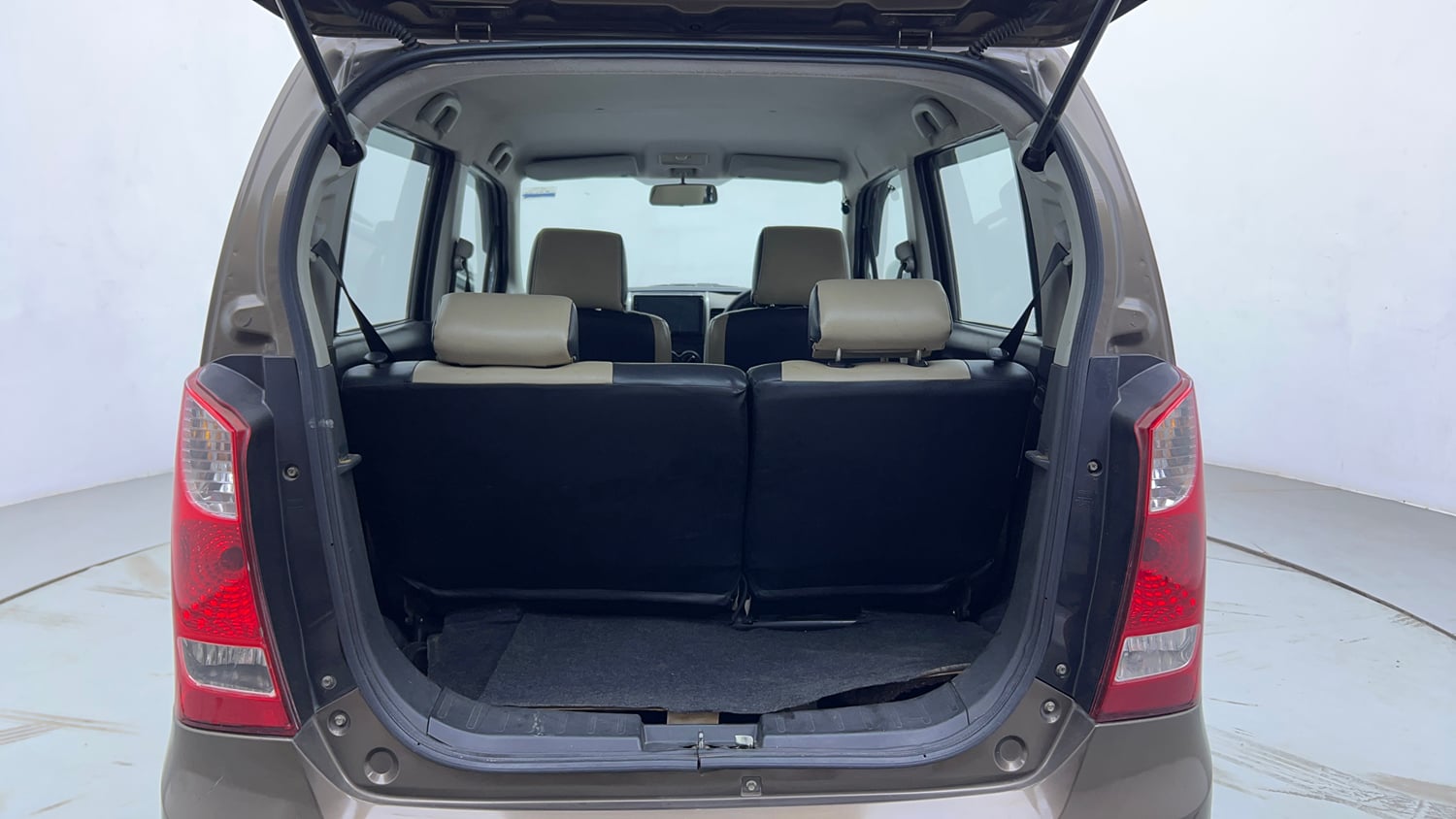 Used 2014 Maruti Suzuki Wagon R VXI Petrol Manual interior DICKY INSIDE VIEW
