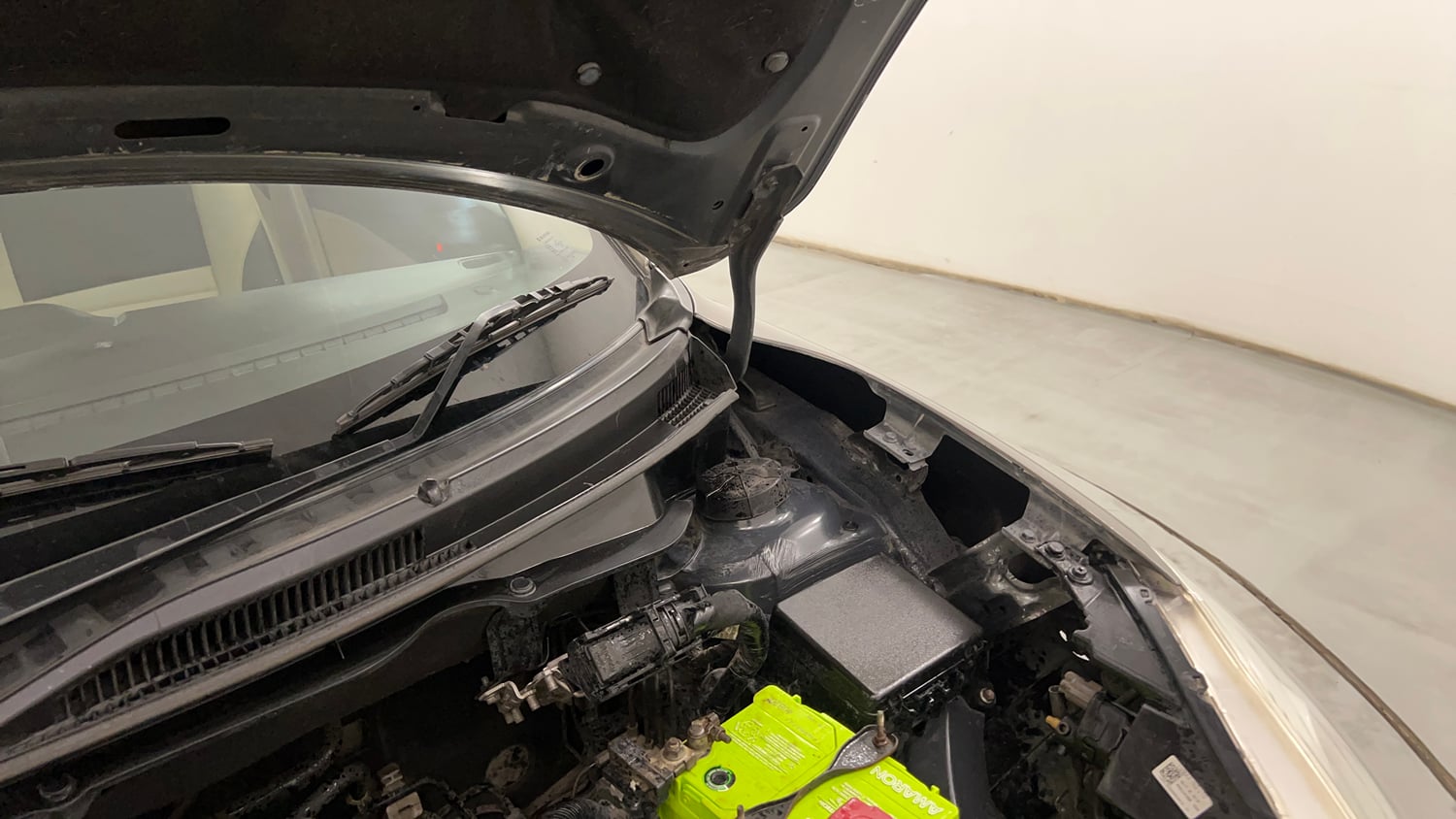 Used 2017 Maruti Suzuki Dzire ZXi AMT Petrol Automatic engine ENGINE LEFT SIDE HINGE & APRON VIEW