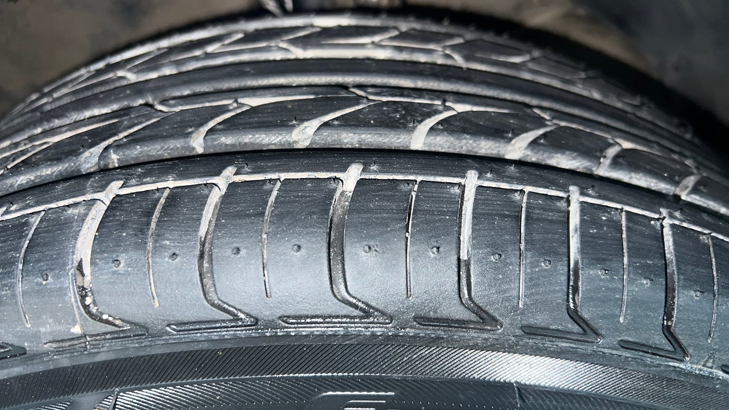 Used 2018 Maruti Suzuki Baleno Zeta 1.2 AT Petrol Automatic tyres RIGHT FRONT TYRE TREAD VIEW