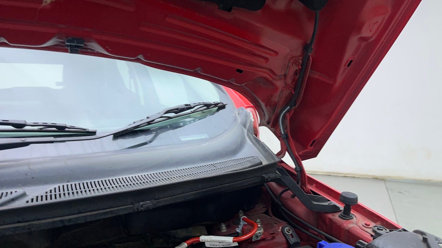 Used 2019 Ford EcoSport Titanium 1.5L Ti-VCT Petrol Manual engine ENGINE LEFT SIDE HINGE & APRON VIEW