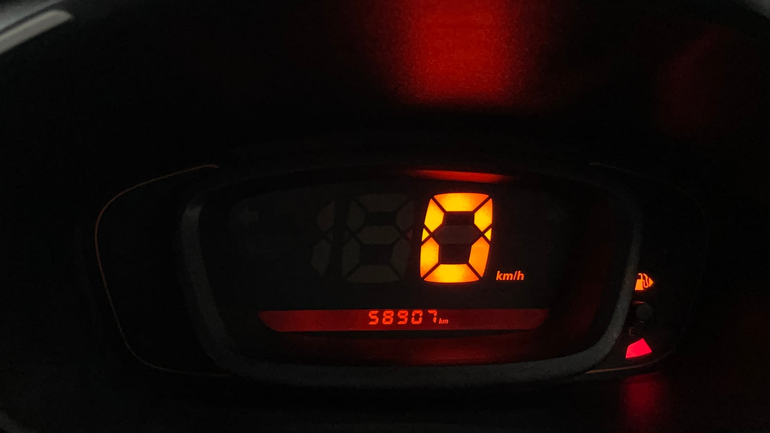 Used 2016 Renault Kwid RXT Petrol Manual interior CLUSTERMETER VIEW