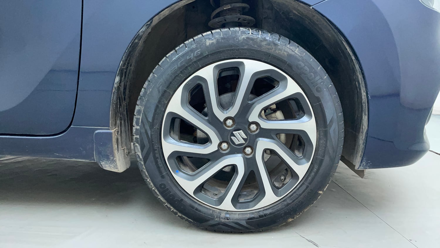 Used 2022 Maruti Suzuki Baleno Alpha AGS Petrol Automatic tyres RIGHT FRONT TYRE RIM VIEW