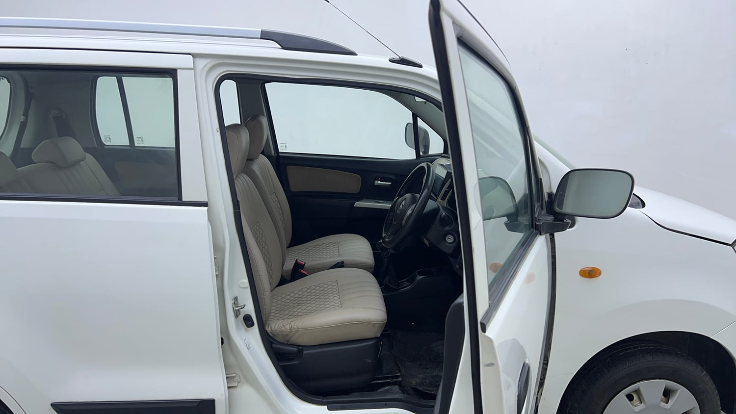 Used 2018 Maruti Suzuki Wagon R LXI Petrol Manual interior RIGHT SIDE FRONT DOOR CABIN VIEW