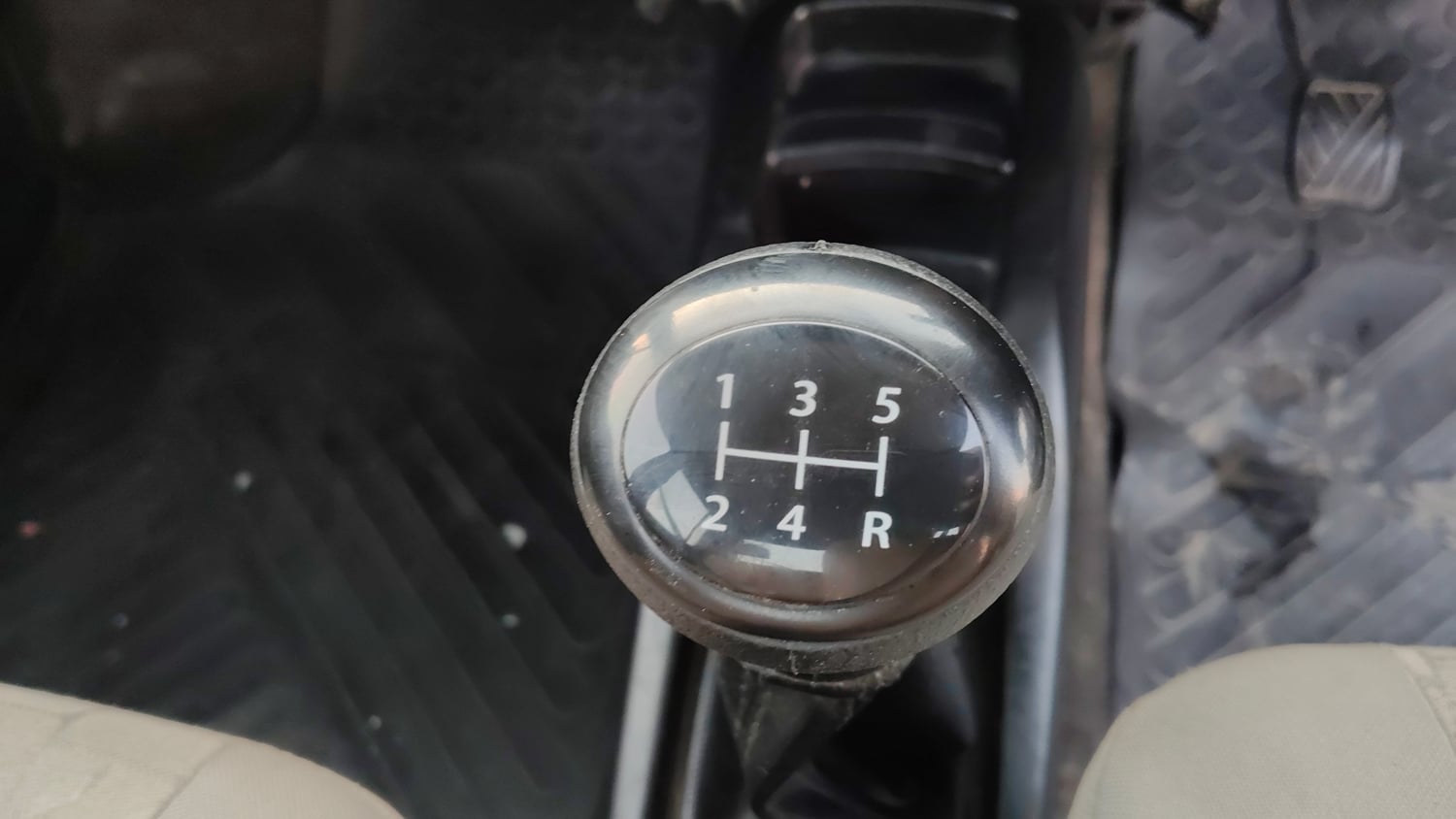 Used 2013 Maruti Suzuki Wagon R VXI Petrol Manual interior GEAR  KNOB VIEW