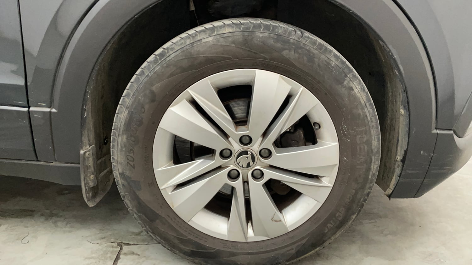 Used 2023 Skoda Kushaq Ambition 1.0L TSI MT Petrol Manual tyres RIGHT FRONT TYRE RIM VIEW