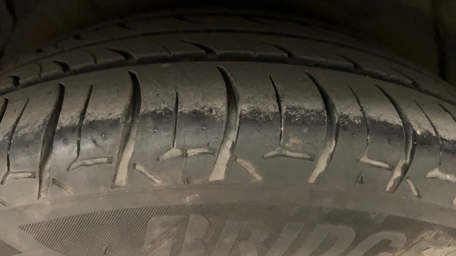 Used 2015 Hyundai Fluidic Verna 4S 1.6 VTVT SX Petrol Manual tyres RIGHT REAR TYRE TREAD VIEW