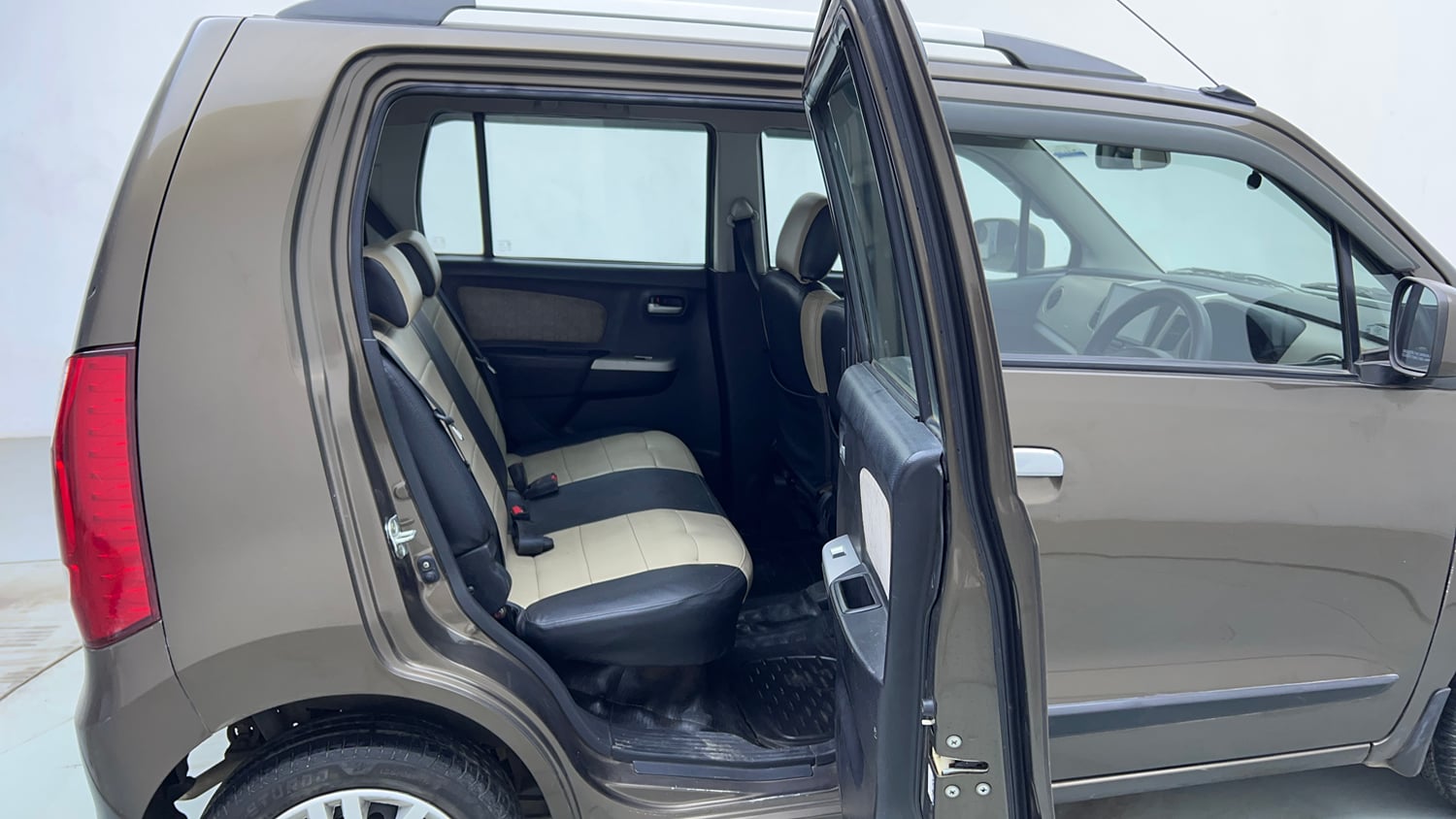 Used 2014 Maruti Suzuki Wagon R VXI Petrol Manual interior RIGHT SIDE REAR DOOR CABIN VIEW