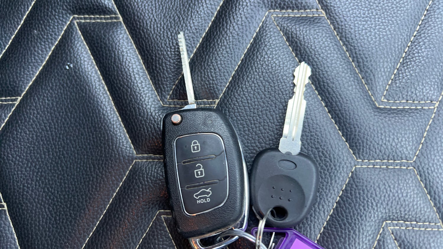 Used 2015 Hyundai Xcent S 1.2 Petrol Manual extra CAR KEY VIEW