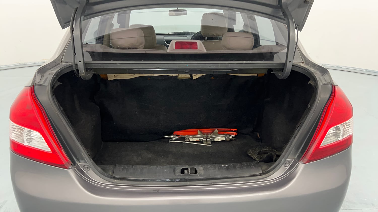 Used 2014 Maruti Suzuki Swift Dzire VDI Diesel Manual interior DICKY INSIDE VIEW