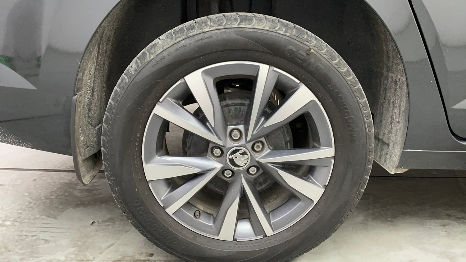Used 2024 Skoda Slavia Style 1.0L TSI MT Petrol Manual tyres RIGHT REAR TYRE RIM VIEW
