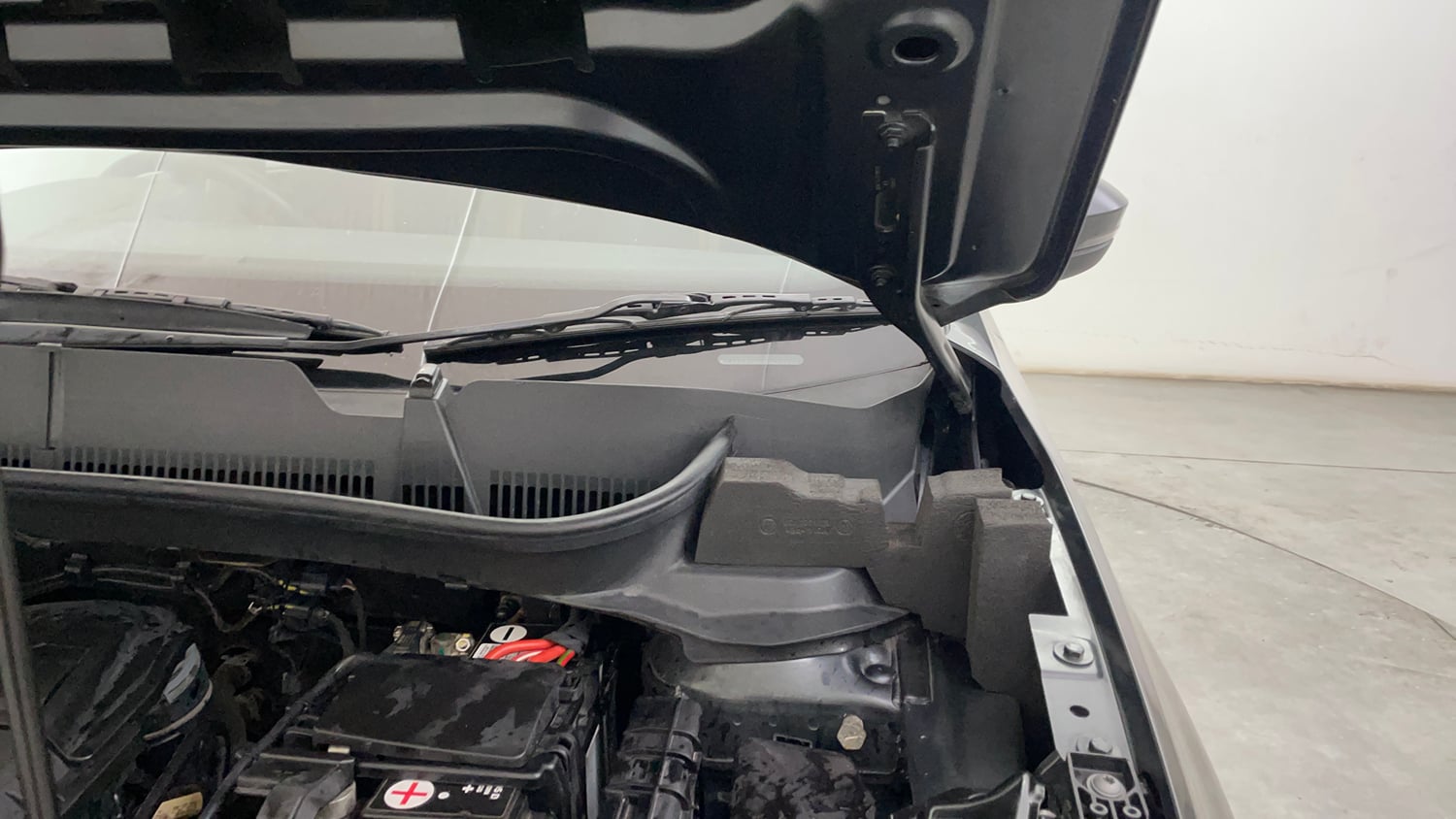 Used 2023 Skoda Kushaq Ambition 1.0L TSI MT Petrol Manual engine ENGINE LEFT SIDE HINGE & APRON VIEW